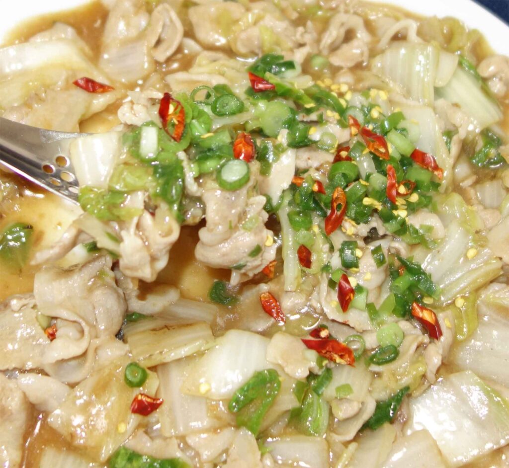 豚肉と白菜の炒め物 ネギと唐辛子添え