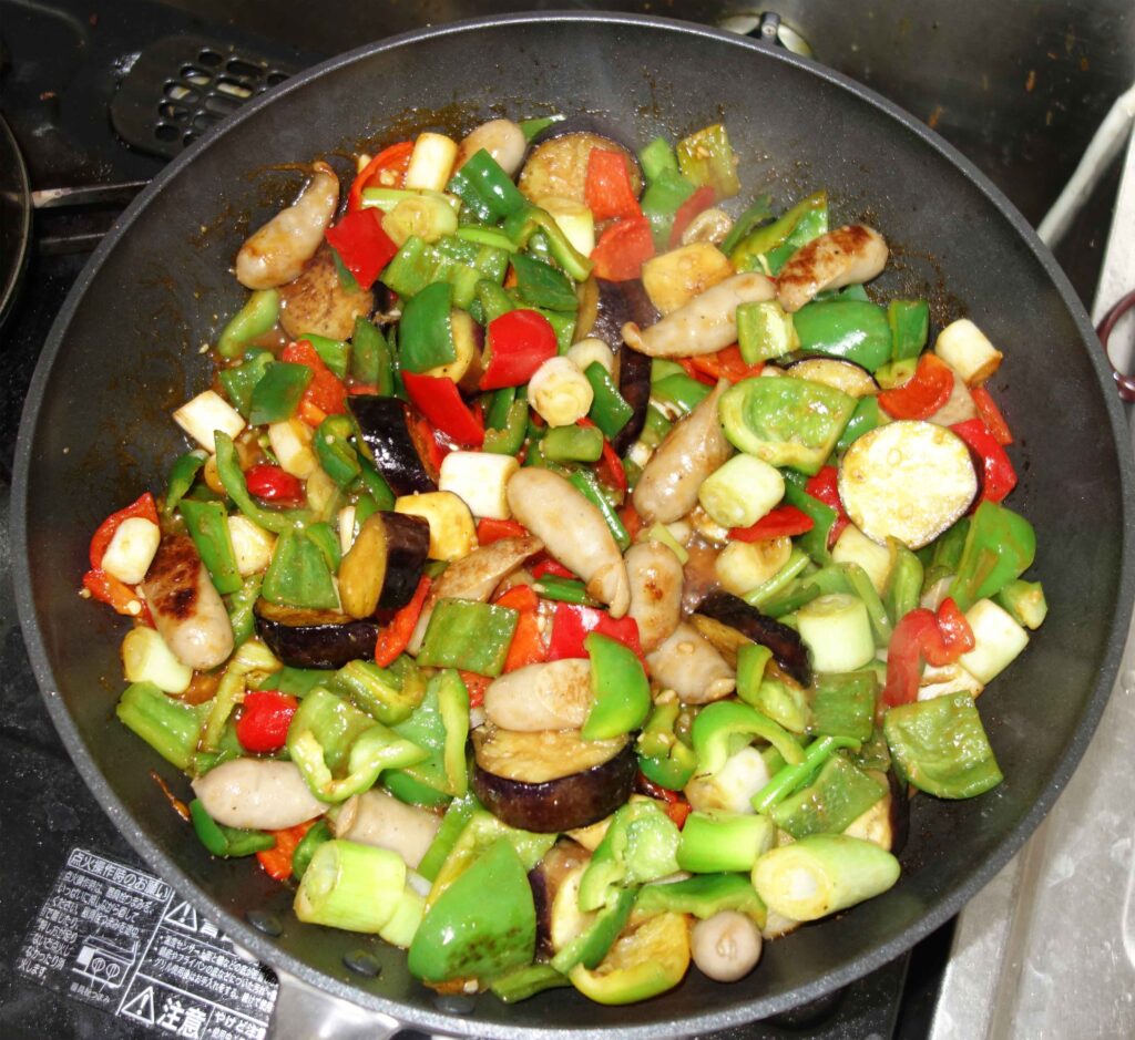 野菜とソーセージ炒め