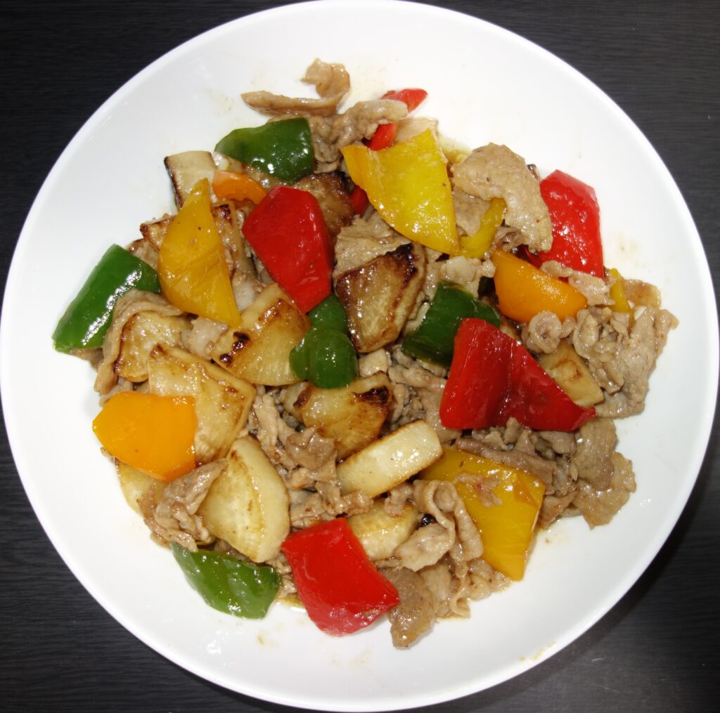 豚肉と彩り豊かなピーマンの炒め物