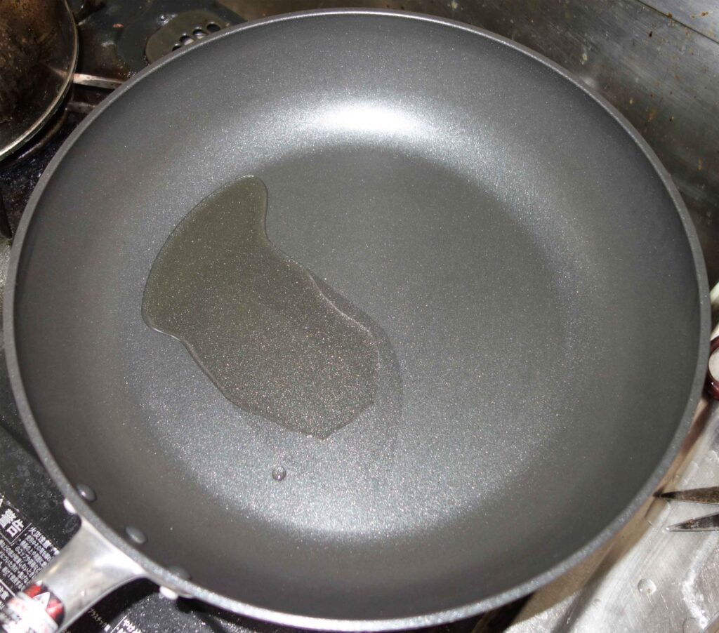 油をひいたフライパン