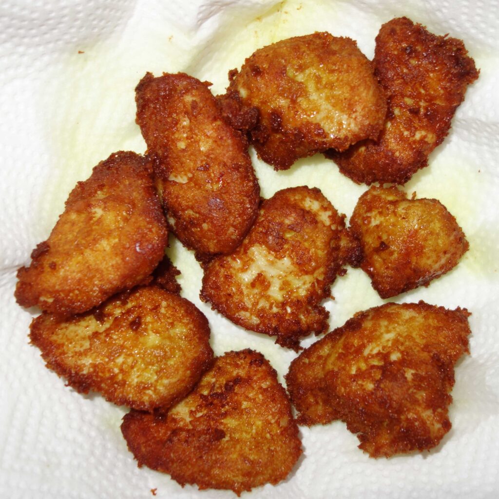 油切りされた鶏むね肉の唐揚げ