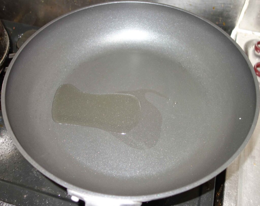 油をひいたフライパン