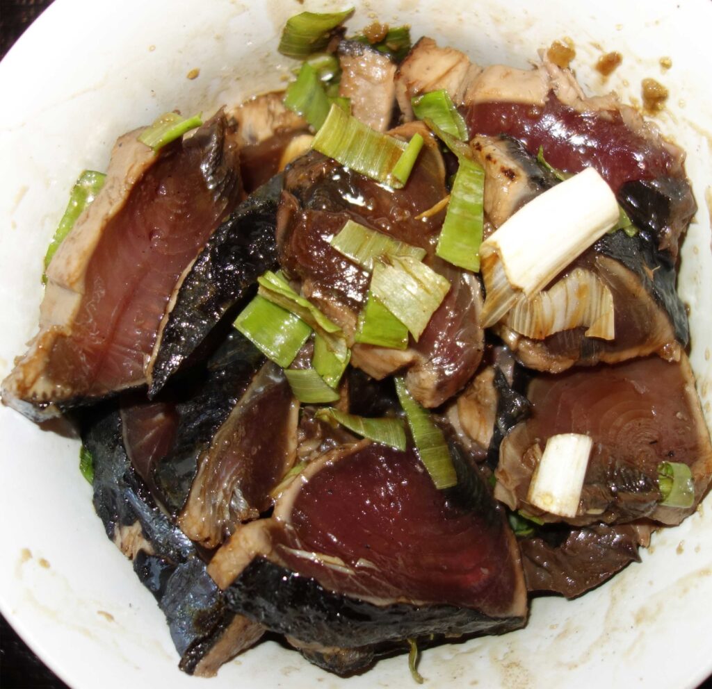 カツオのたたきとネギ