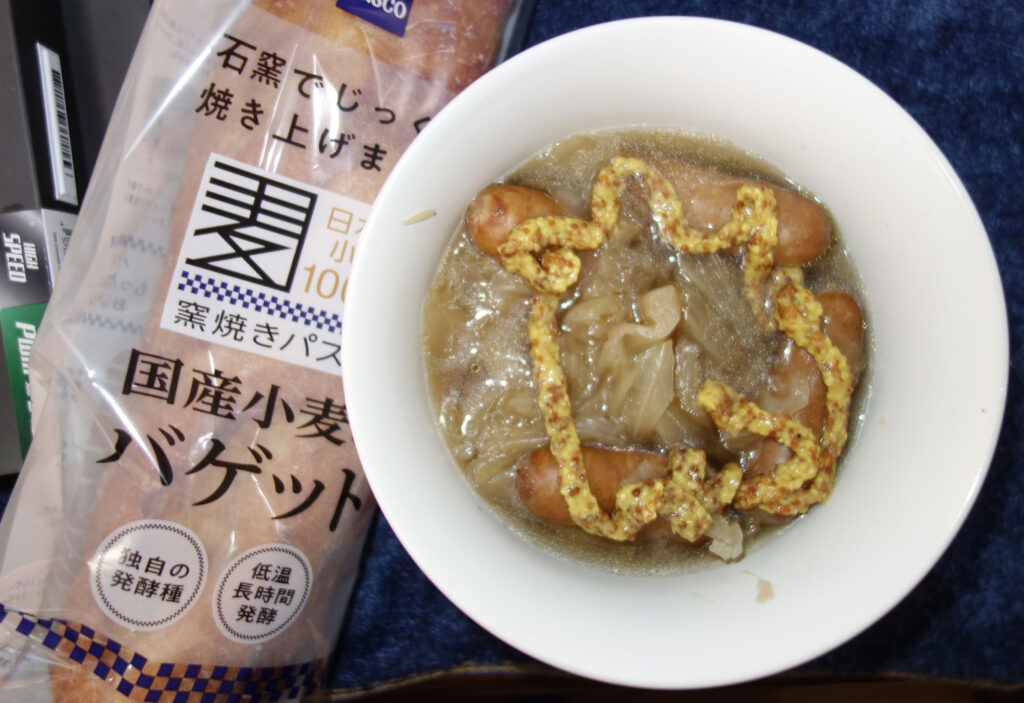 パンとソーセージのスープ