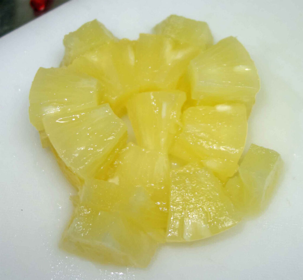 カットされたパイナップル