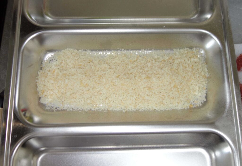 バットに入ったパン粉