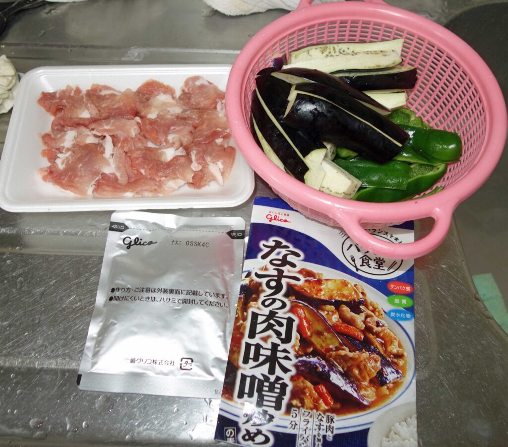 豚肉、なす、ピーマン、なすの肉味噌炒めの素