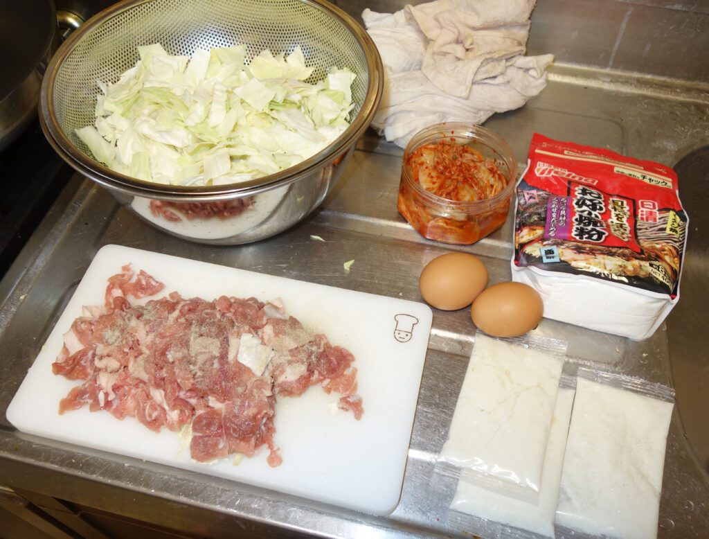 お好み焼きを作る材料の準備風景