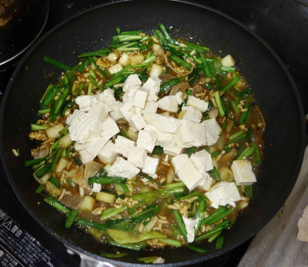 ニラと豆腐の炒め物