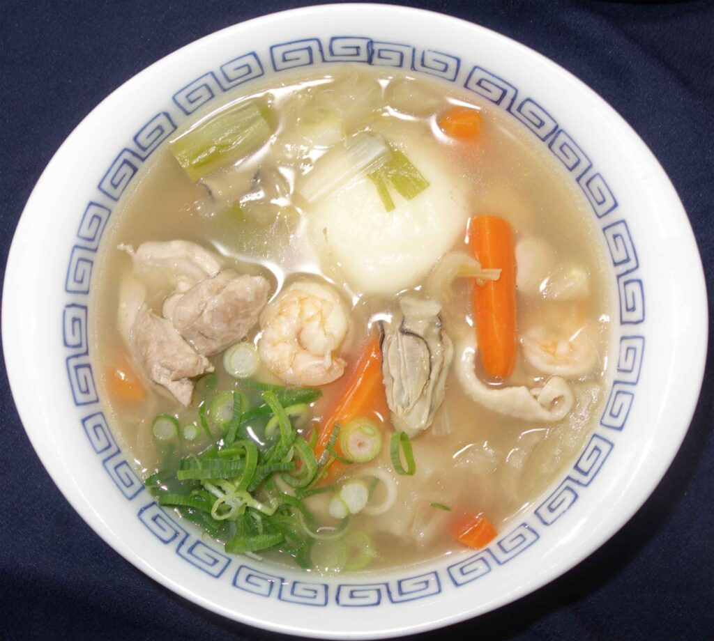 具だくさんの塩味あんかけラーメン