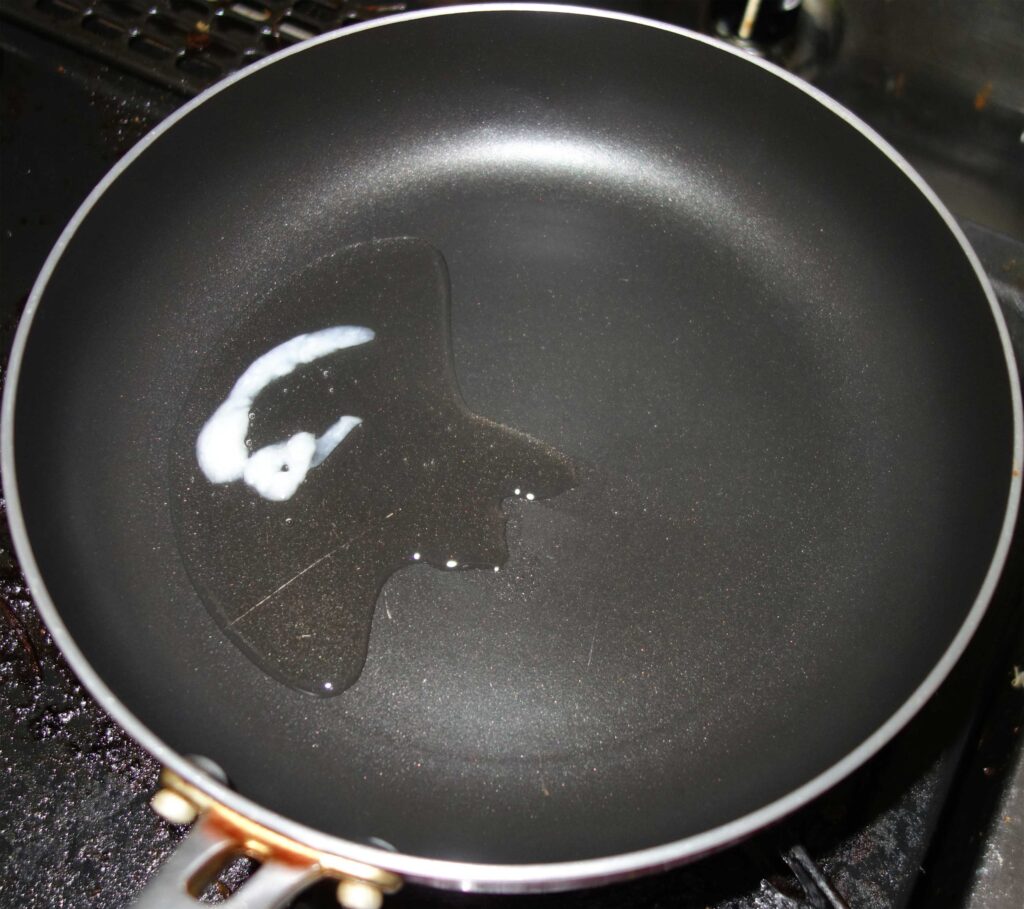 油をひいたフライパン