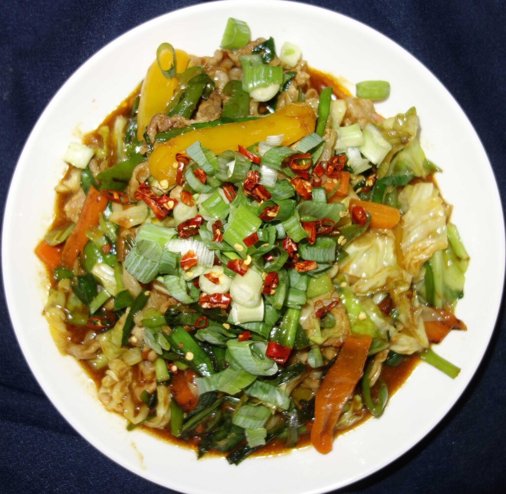 皿に盛られた野菜炒め