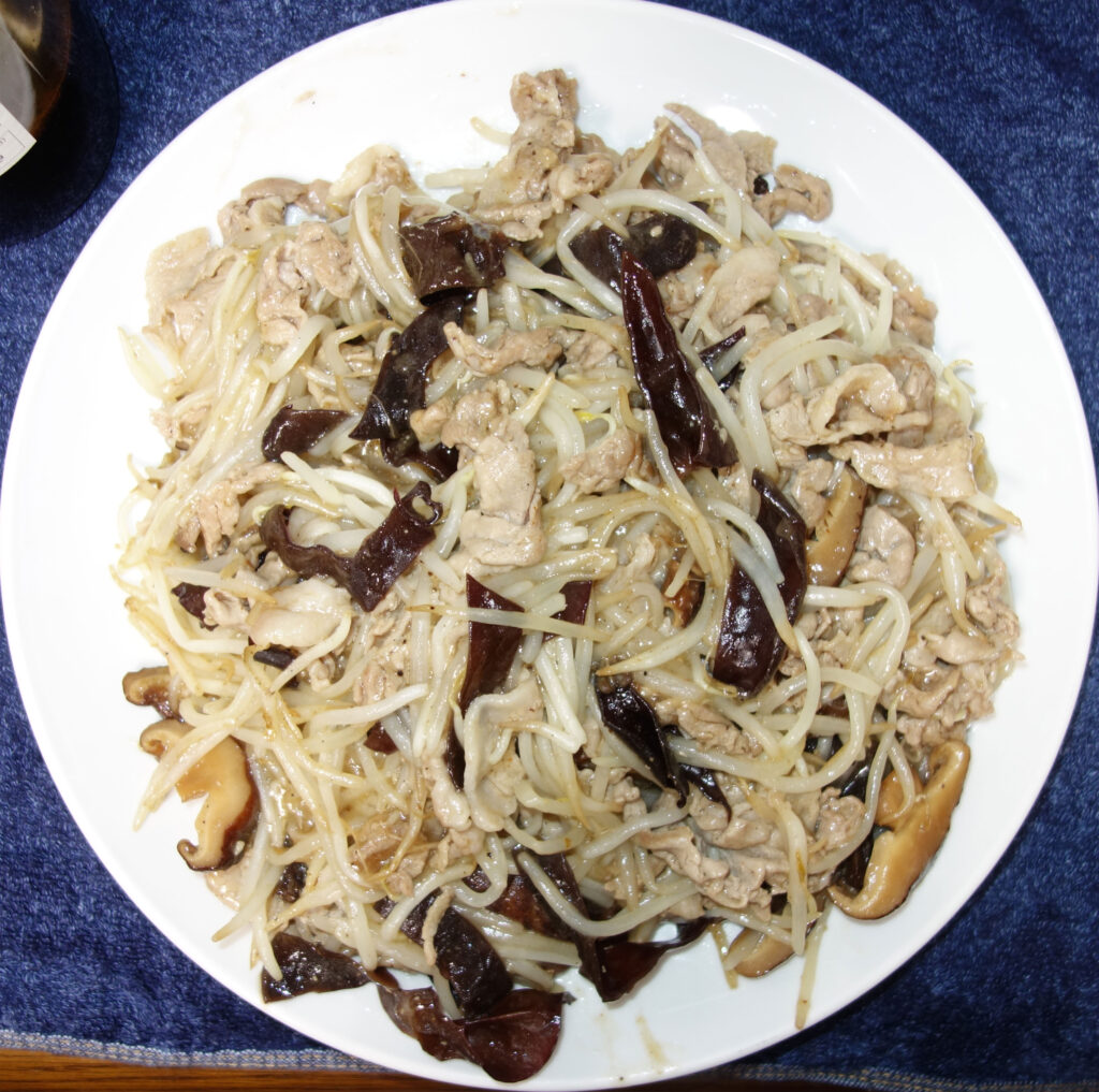 豚肉ときくらげともやしの炒め物