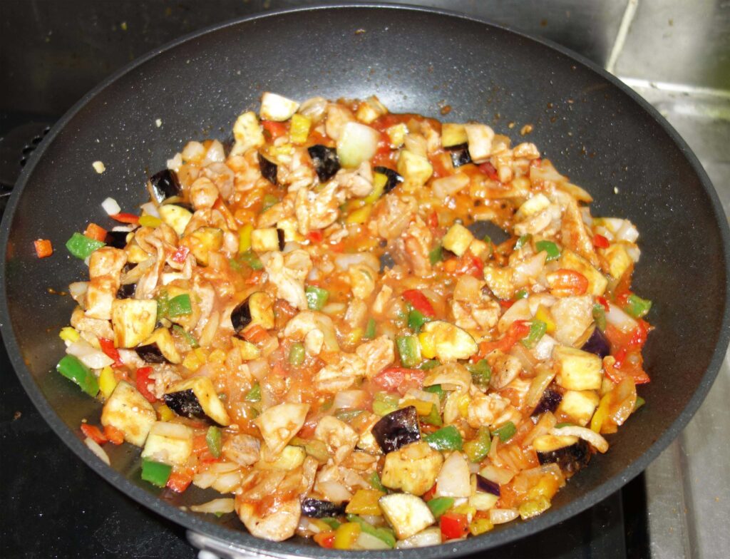 野菜と鶏肉のトマト煮込み