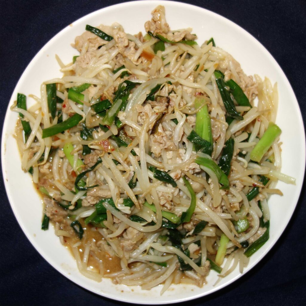 豚肉ともやしとニラ炒め