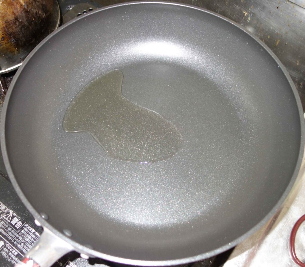 油をひいたフライパン
