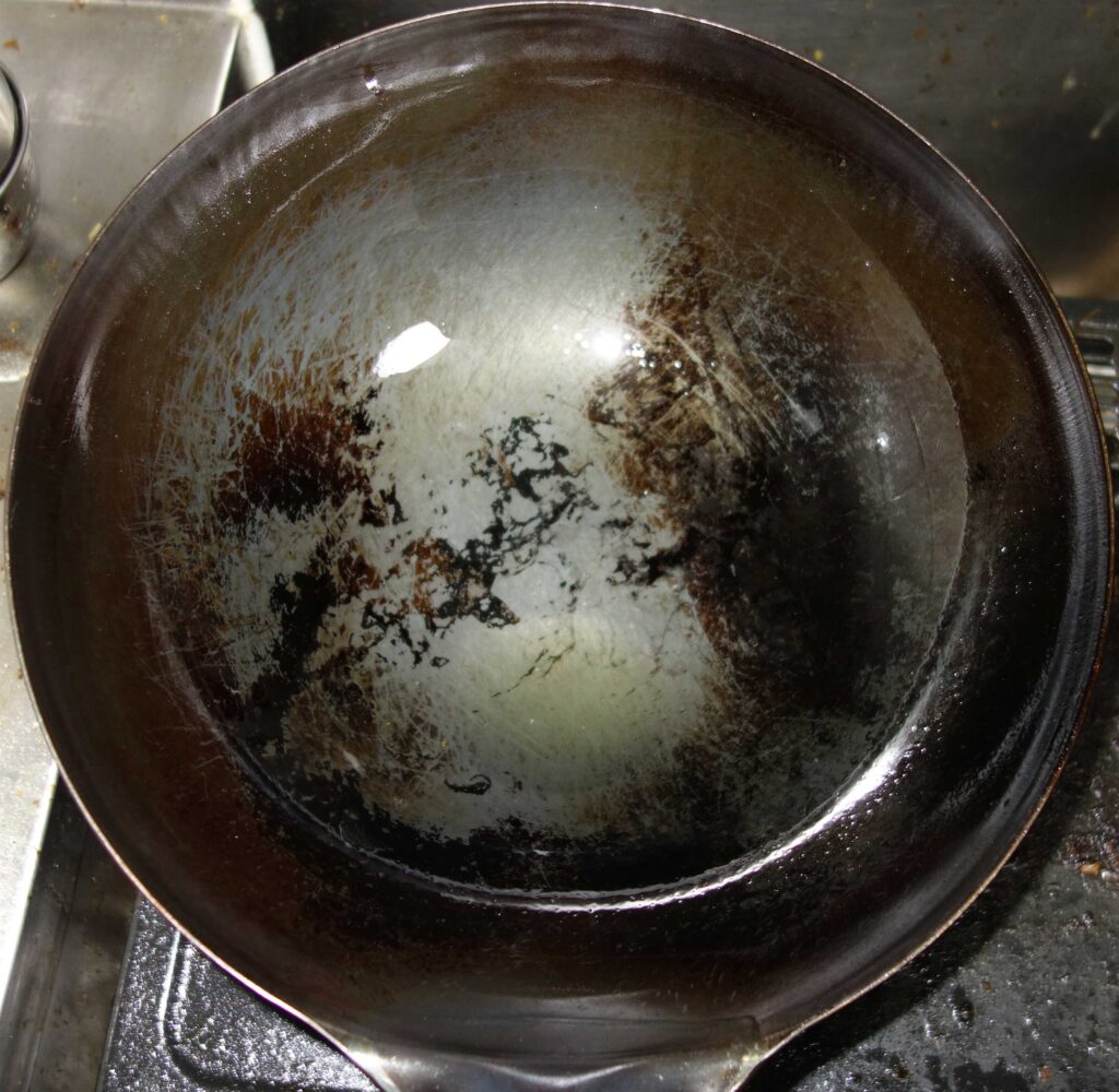 油が残った中華鍋
