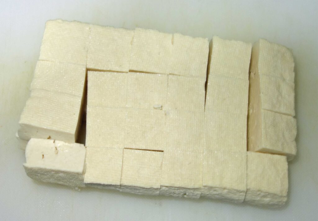 さいの目状に切られた豆腐