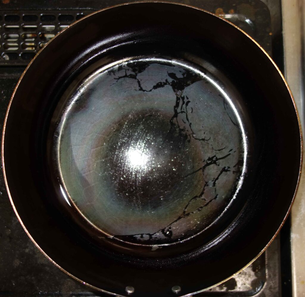 油が少し残ったフライパン