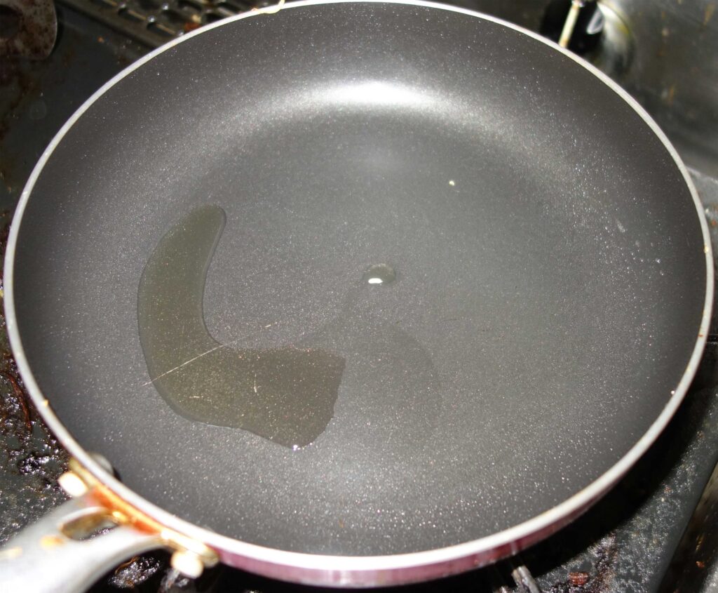 油をひいたフライパン