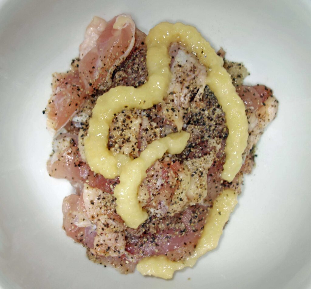 鶏肉に下味をつけた状態