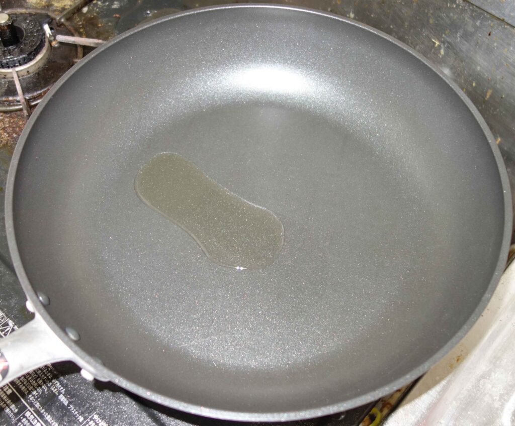 油をひいたフライパン