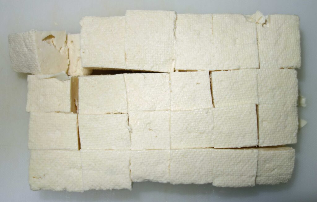 さいの目状に切られた豆腐