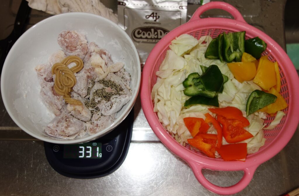 料理の下ごしらえ風景