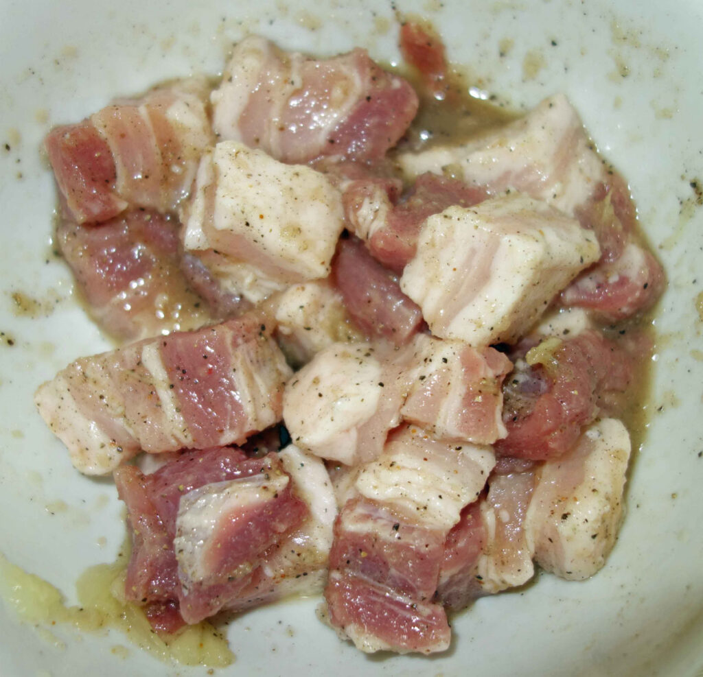 味付けされた豚バラ肉