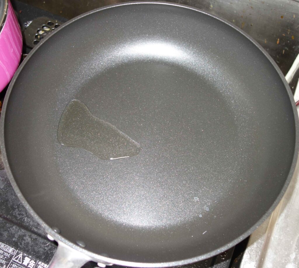 油をひいたフライパン