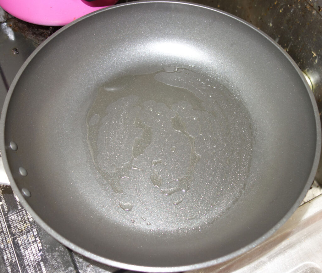 油をひいたフライパン