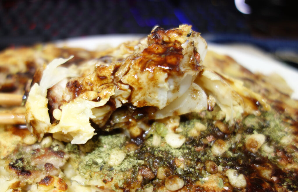 お好み焼きのクローズアップ写真