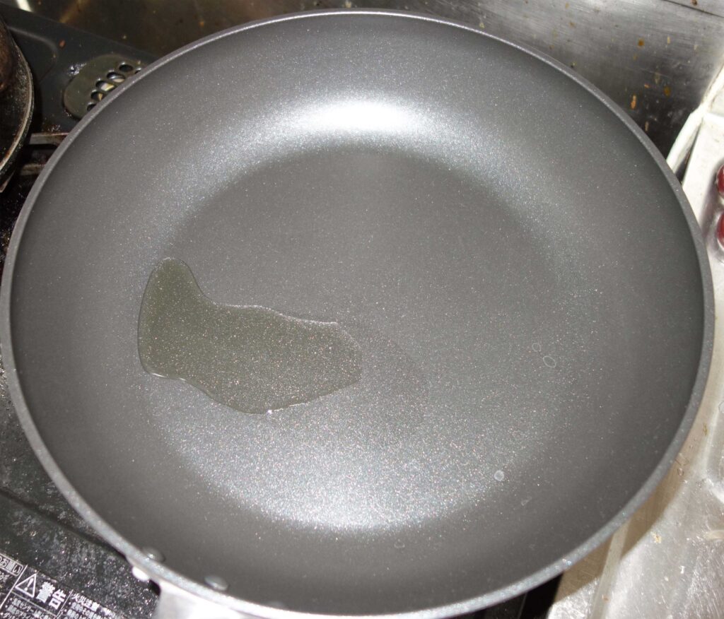 油をひいたフライパン