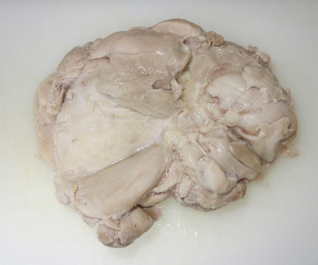 茹でた鶏むね肉