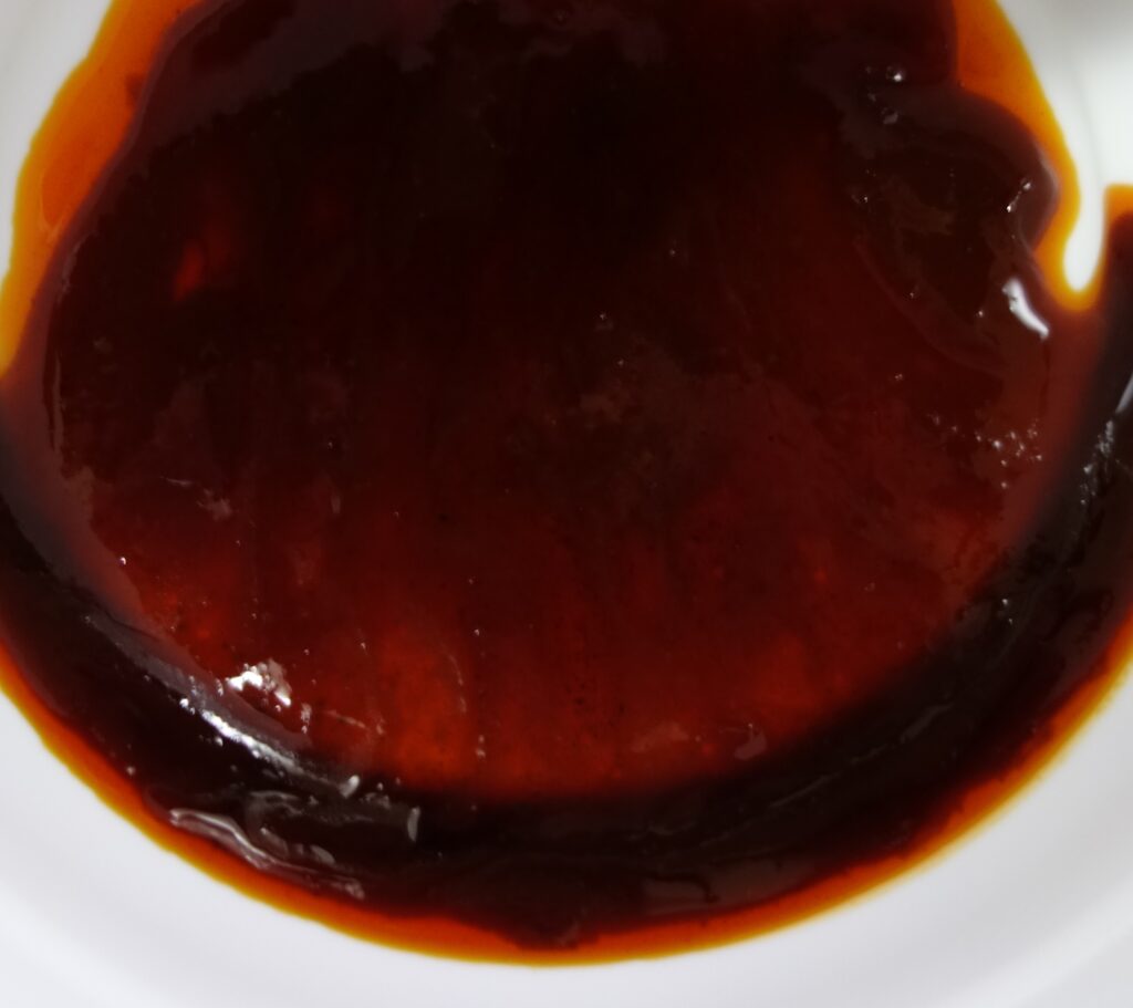 お皿に入った茶色いソース