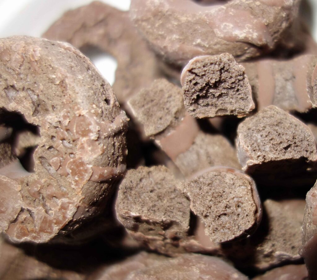 チョコレートドーナツの断面