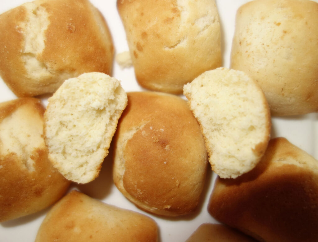 丸い一口サイズのパン