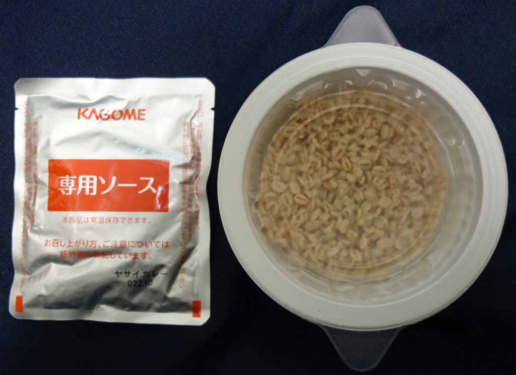 カゴメの野菜カレー即席カップと専用ソース