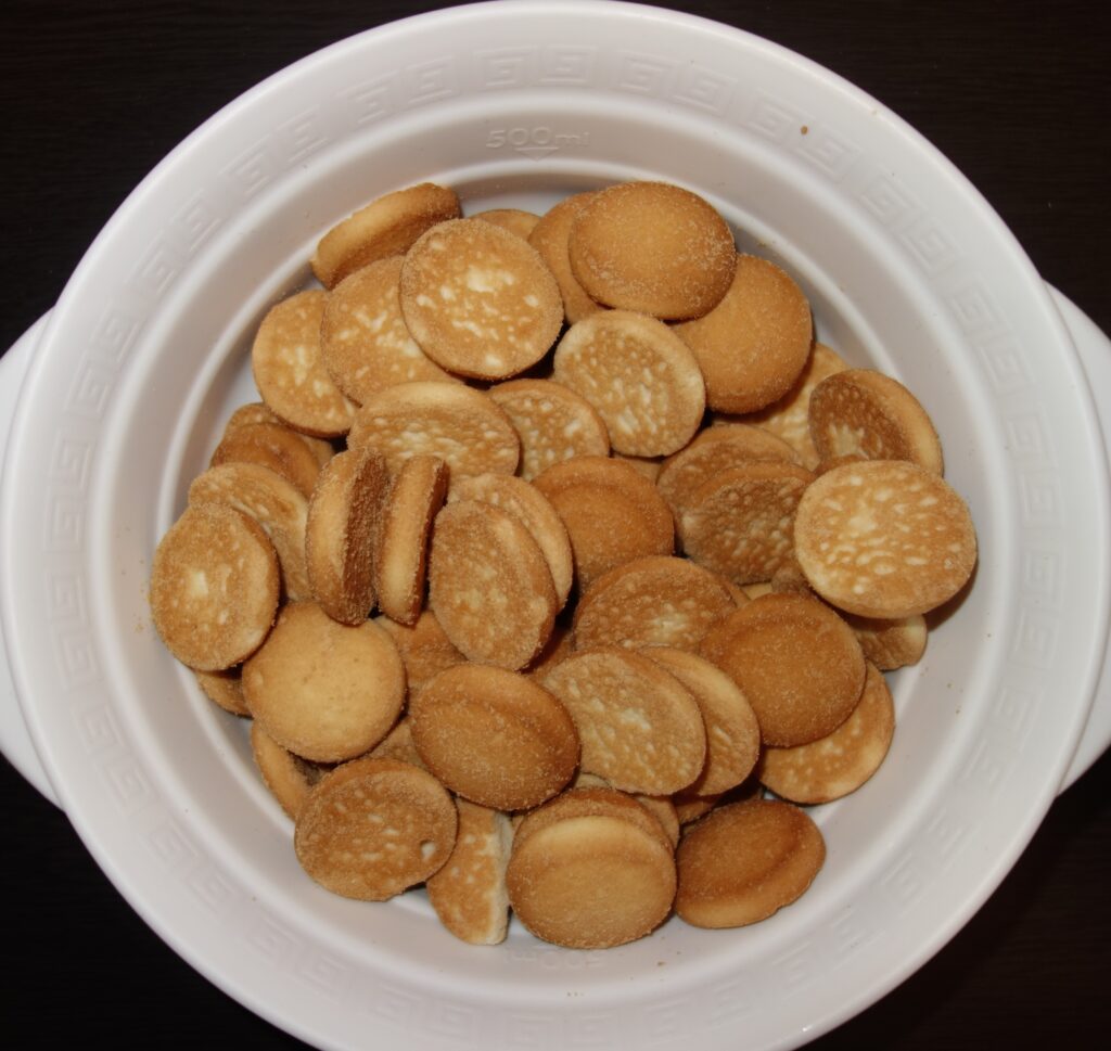 こんがりシュガーサブレ を直径20㎝容器に入れたところ。