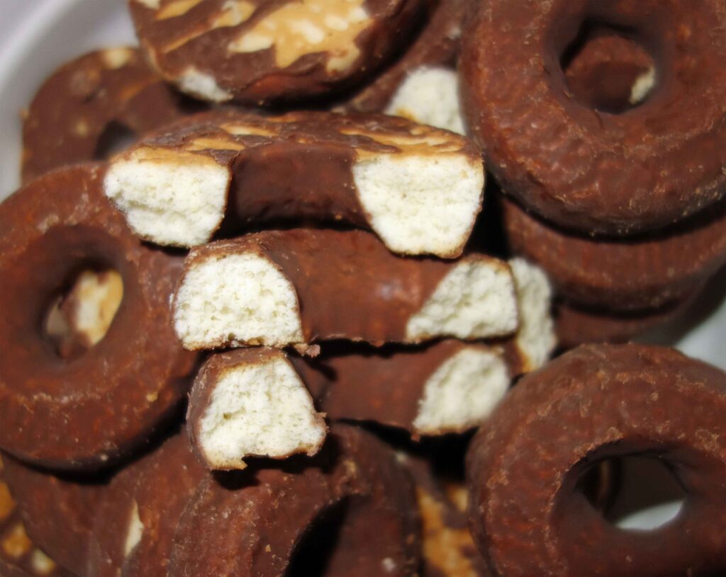 不揃いのチョコリングたちの拡大画像