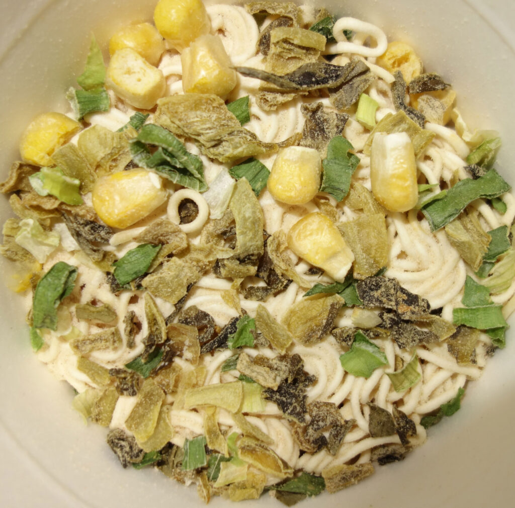 カップ麺の乾燥コーンとネギ