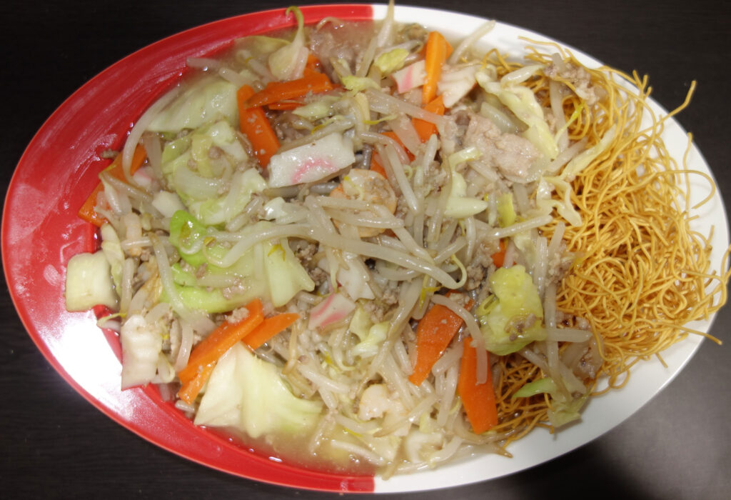 皿に盛られた皿うどん