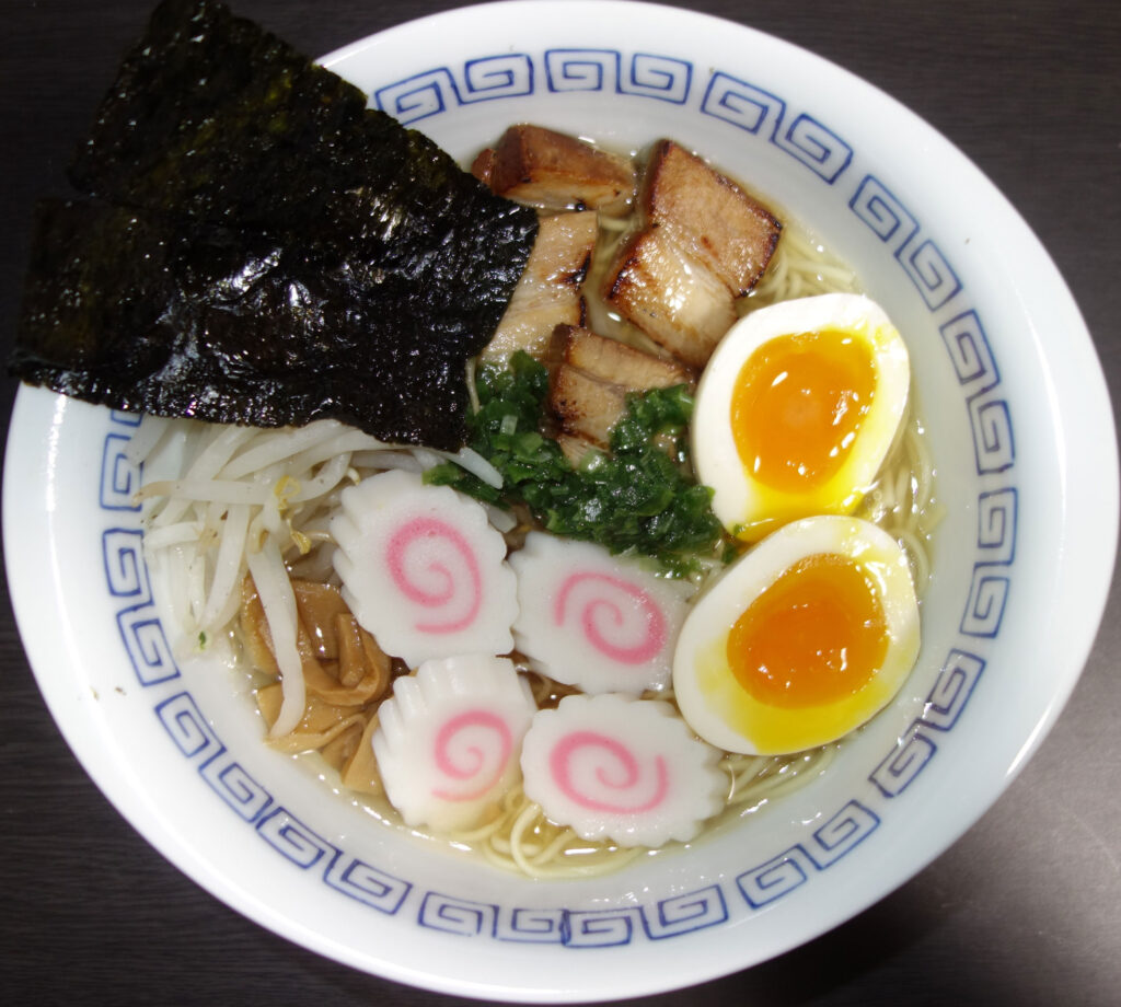 トッピング済ラーメンの画像