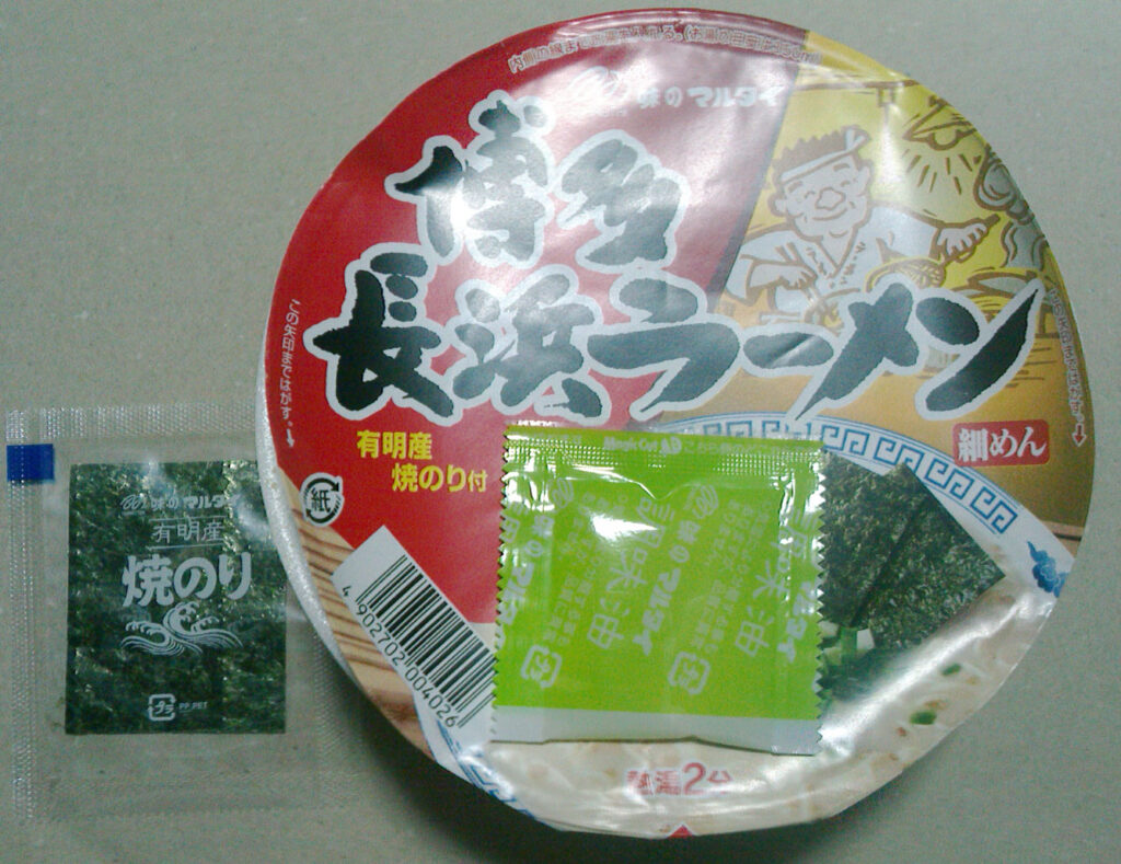 長浜ラーメンのカップ麺と焼のり