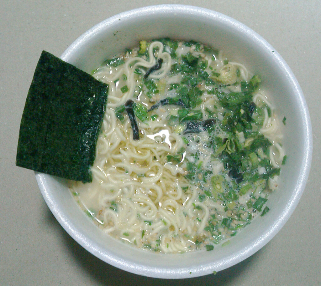 ねぎと海苔の入ったカップ麺