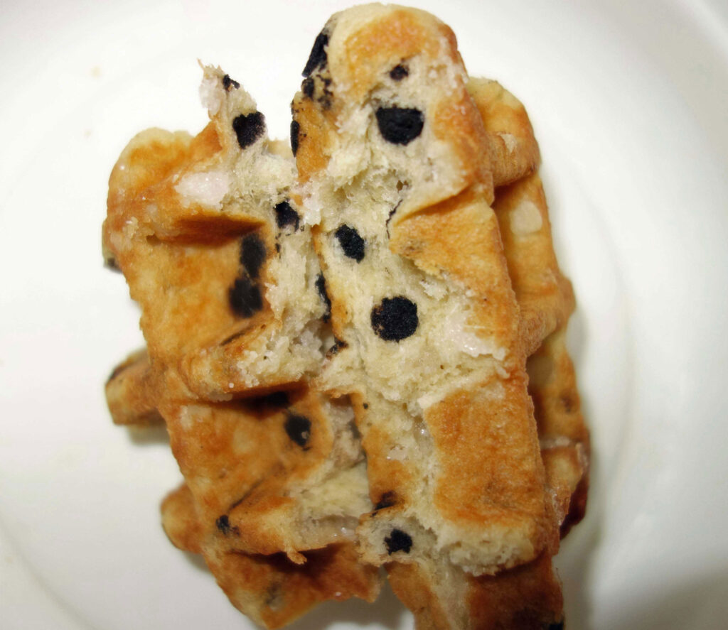 割れたクッキークリームワッフル