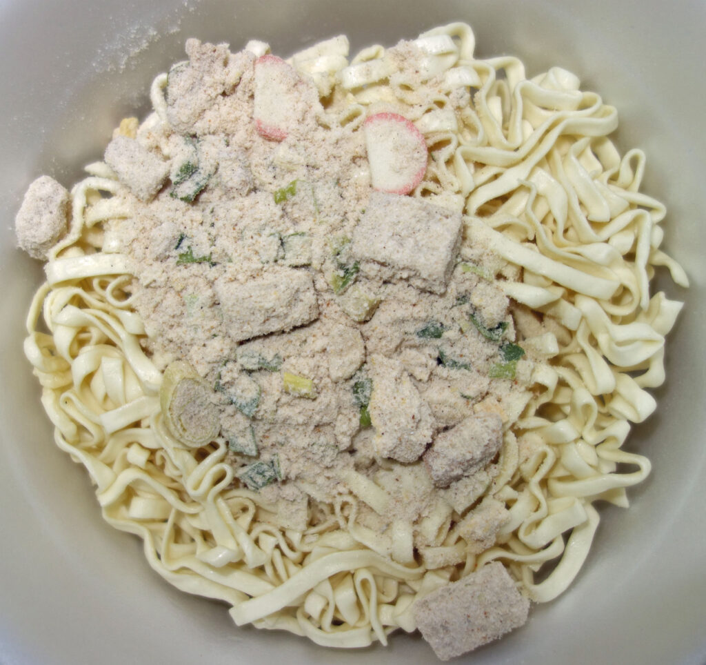 カップ麺の麺とかやく